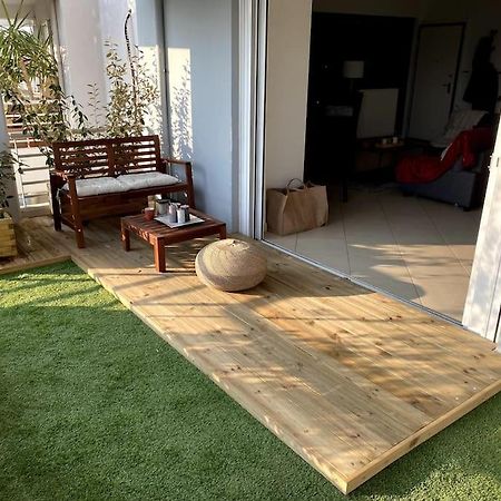 Spacious And Sunkissed 3Br & 2 Bathrooms Apartment Атина Екстериор снимка