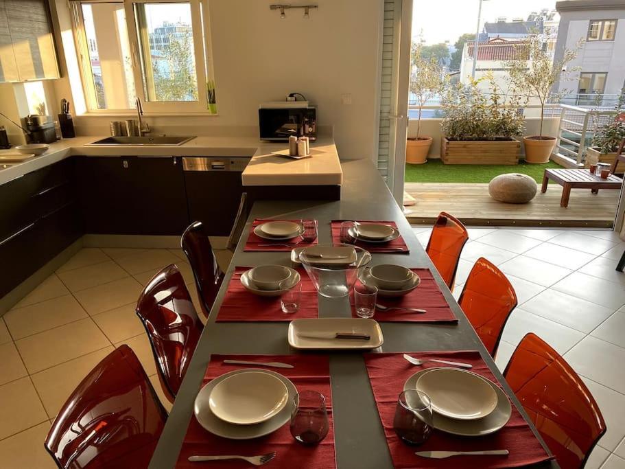 Spacious And Sunkissed 3Br & 2 Bathrooms Apartment Атина Екстериор снимка