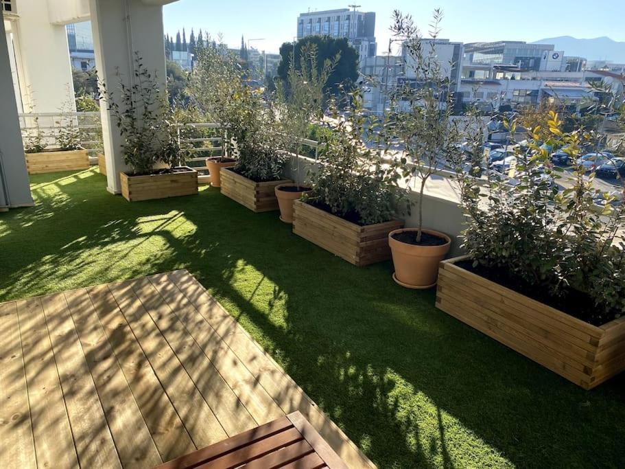 Spacious And Sunkissed 3Br & 2 Bathrooms Apartment Атина Екстериор снимка