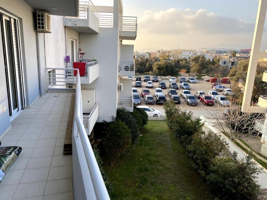 Spacious And Sunkissed 3Br & 2 Bathrooms Apartment Атина Екстериор снимка