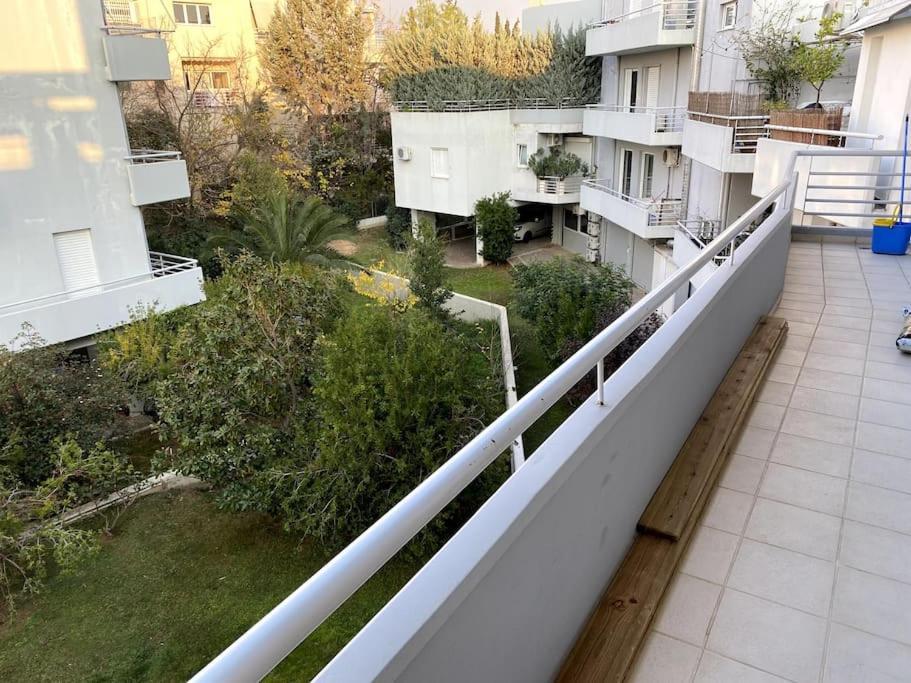 Spacious And Sunkissed 3Br & 2 Bathrooms Apartment Атина Екстериор снимка
