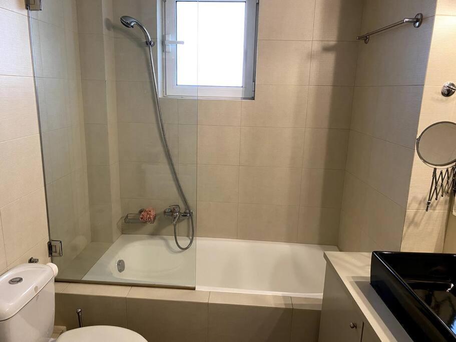 Spacious And Sunkissed 3Br & 2 Bathrooms Apartment Атина Екстериор снимка