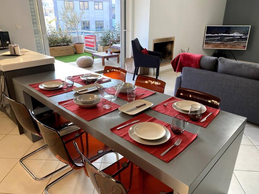 Spacious And Sunkissed 3Br & 2 Bathrooms Apartment Атина Екстериор снимка
