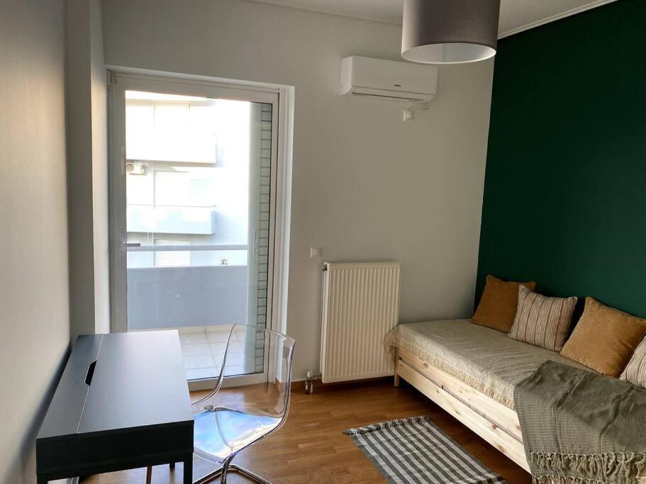 Spacious And Sunkissed 3Br & 2 Bathrooms Apartment Атина Екстериор снимка