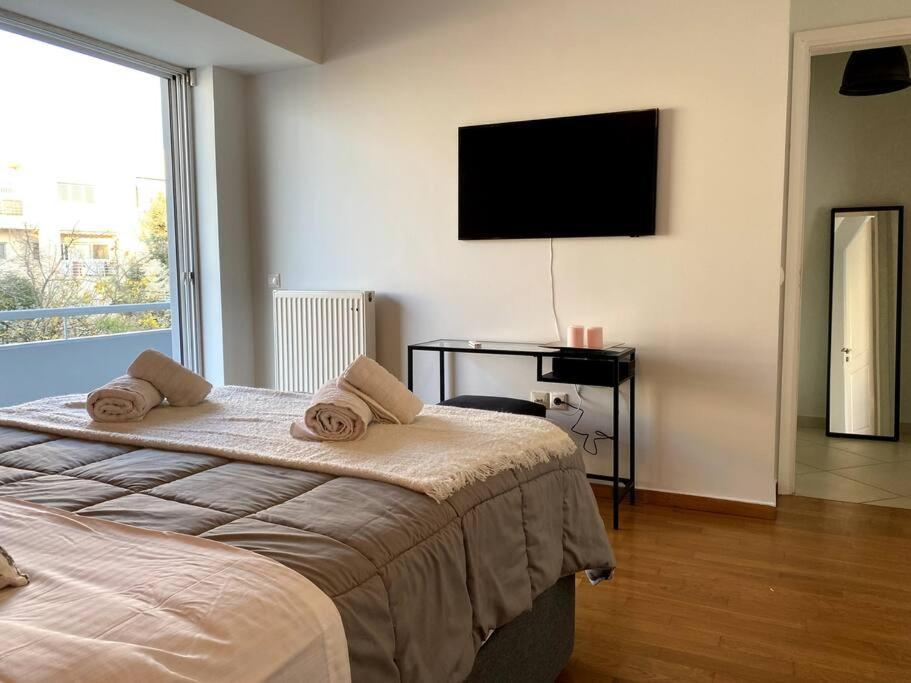 Spacious And Sunkissed 3Br & 2 Bathrooms Apartment Атина Екстериор снимка
