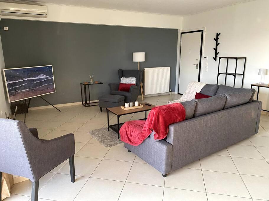 Spacious And Sunkissed 3Br & 2 Bathrooms Apartment Атина Екстериор снимка