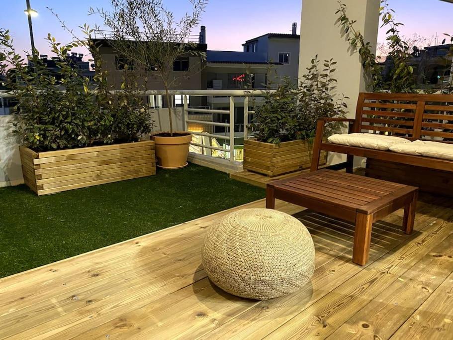 Spacious And Sunkissed 3Br & 2 Bathrooms Apartment Атина Екстериор снимка