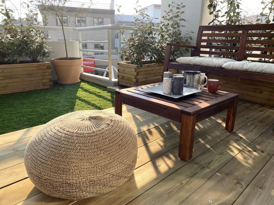 Spacious And Sunkissed 3Br & 2 Bathrooms Apartment Атина Екстериор снимка