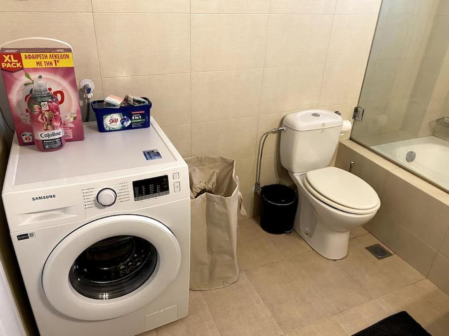 Spacious And Sunkissed 3Br & 2 Bathrooms Apartment Атина Екстериор снимка