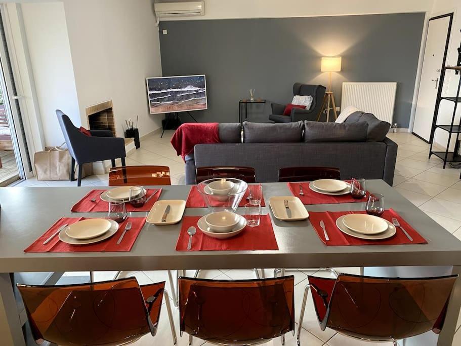 Spacious And Sunkissed 3Br & 2 Bathrooms Apartment Атина Екстериор снимка