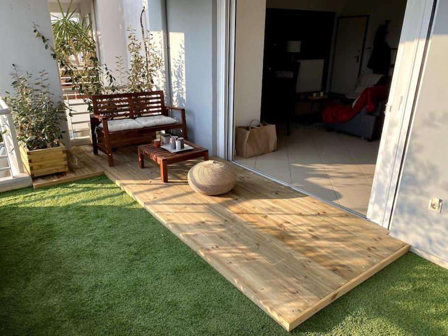 Spacious And Sunkissed 3Br & 2 Bathrooms Apartment Атина Екстериор снимка