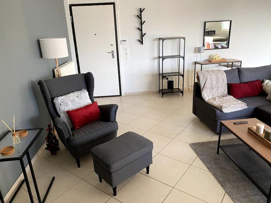 Spacious And Sunkissed 3Br & 2 Bathrooms Apartment Атина Екстериор снимка